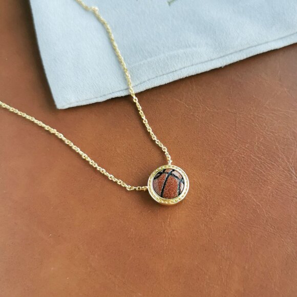 Kendra Scott Basketball Gold Orange Goldstone Short Necklace Trendy - Picture 2 of 3